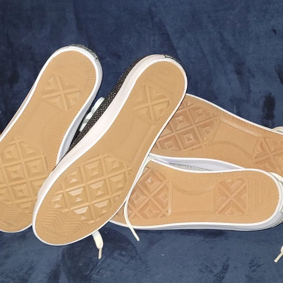 New GOTTA FLURT mini sequin styled sneaker set  size 7.5(you get them both) - Picture 4 of 8